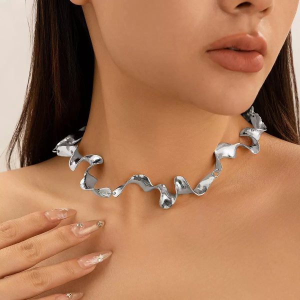 Chunky Curved Ribbon Necklace