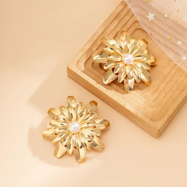 Bold Blossom Pearl Earrings